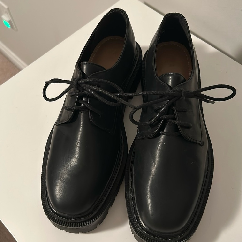 BNWT H&M LACE-UP LEATHER SHOES